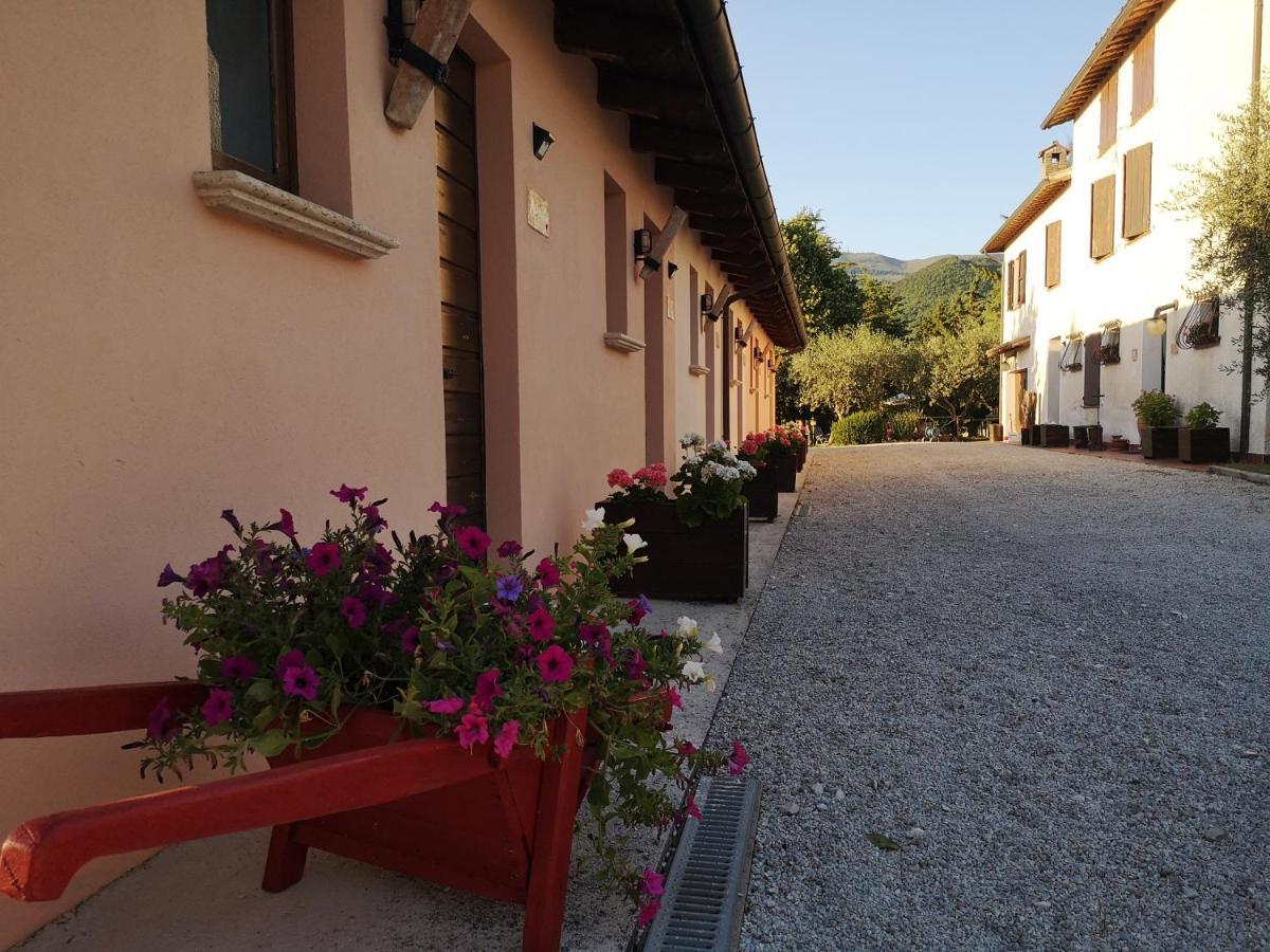 Santa Croce Villa Fossato di Vico Exterior foto