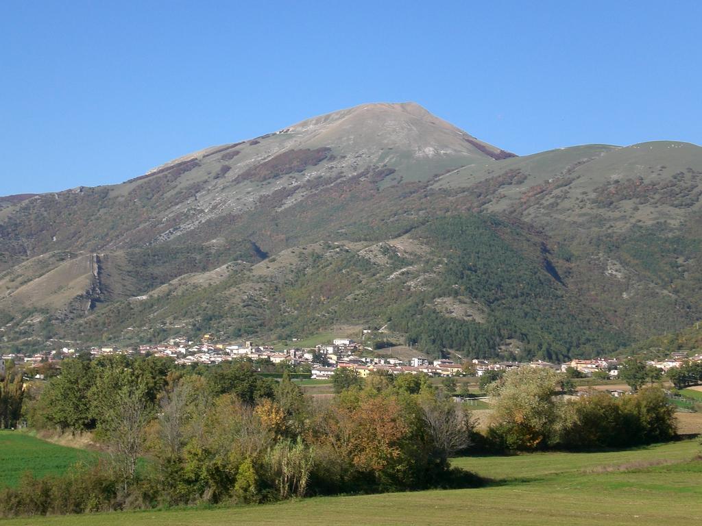 Santa Croce Villa Fossato di Vico Exterior foto