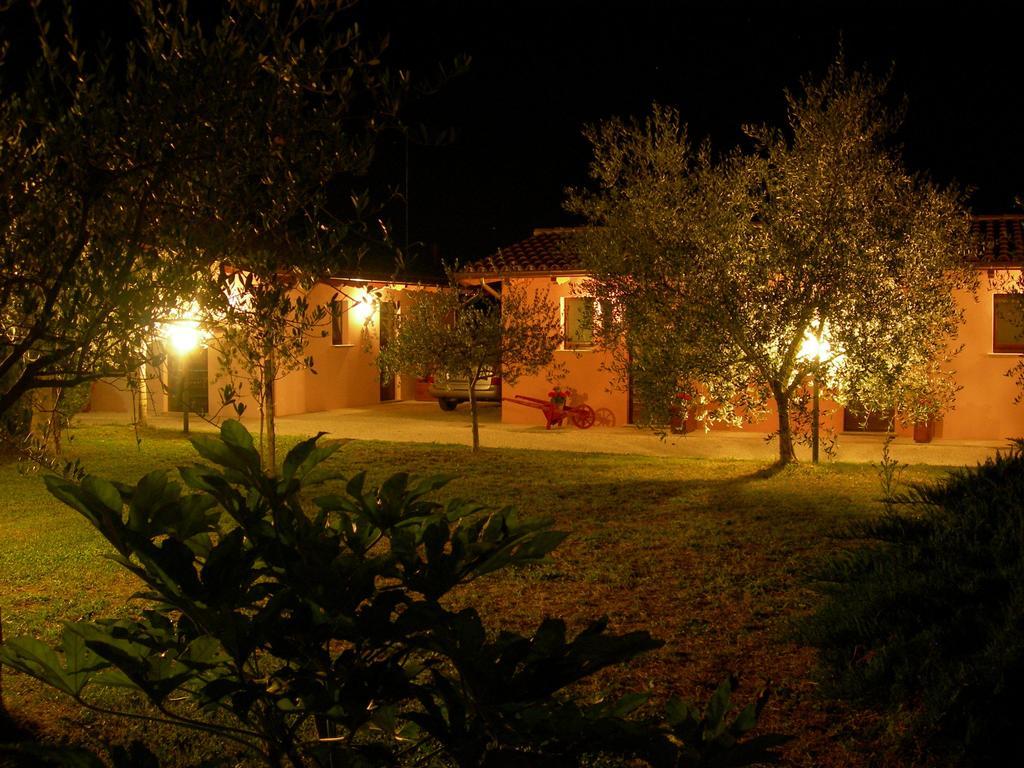 Santa Croce Villa Fossato di Vico Exterior foto