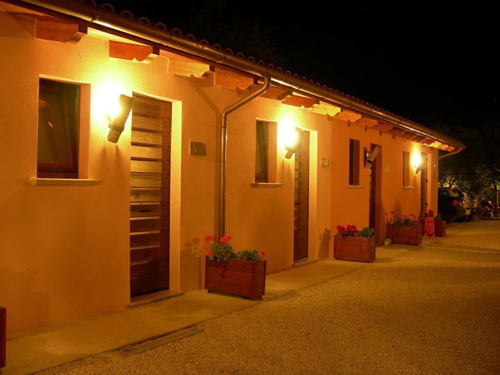 Santa Croce Villa Fossato di Vico Exterior foto