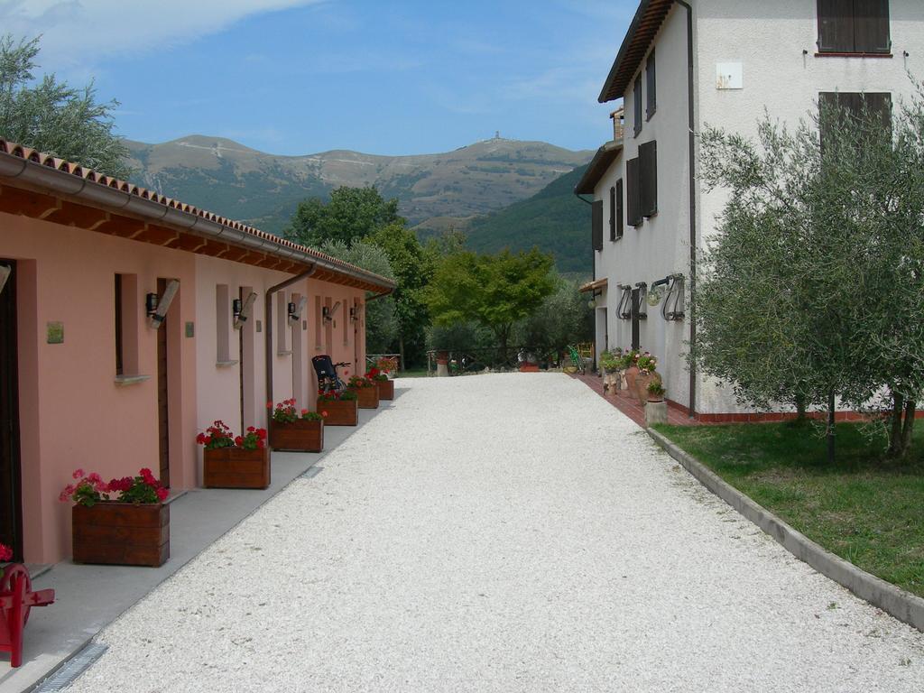 Santa Croce Villa Fossato di Vico Exterior foto
