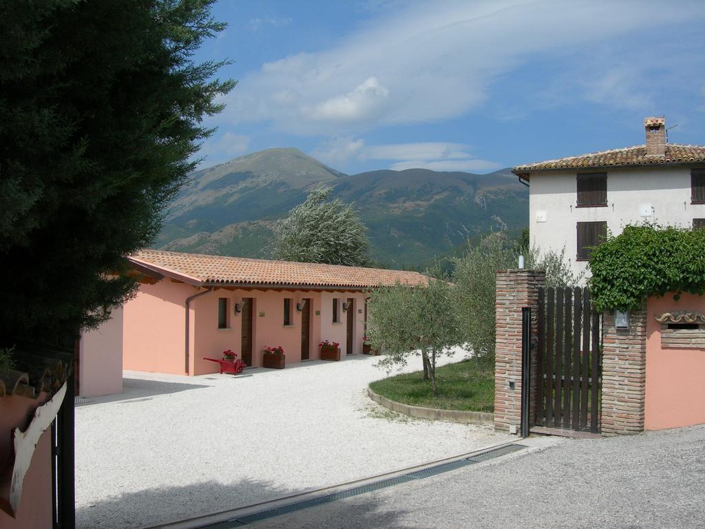Santa Croce Villa Fossato di Vico Exterior foto
